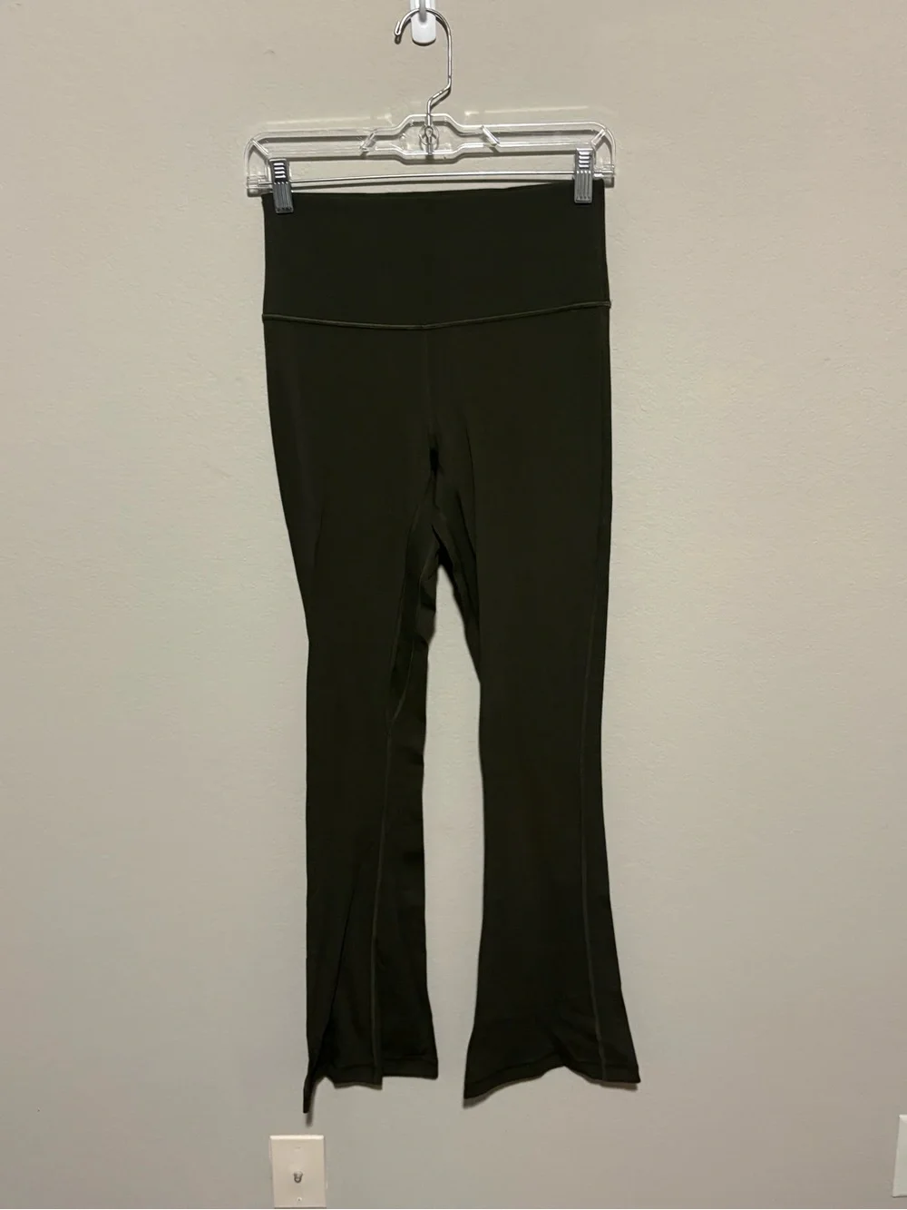 Lululemon Align™ Mini-Flared Pant 32” – Size 6 – Olive Green